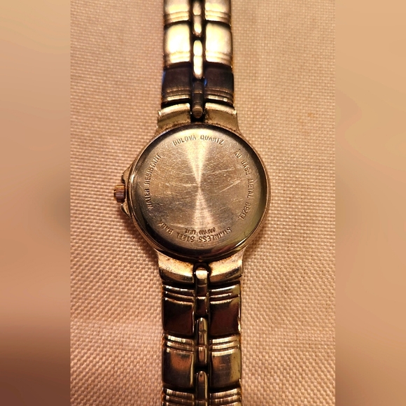 Vintage 1990s woman's Bulova watch - Picture 6 of 12